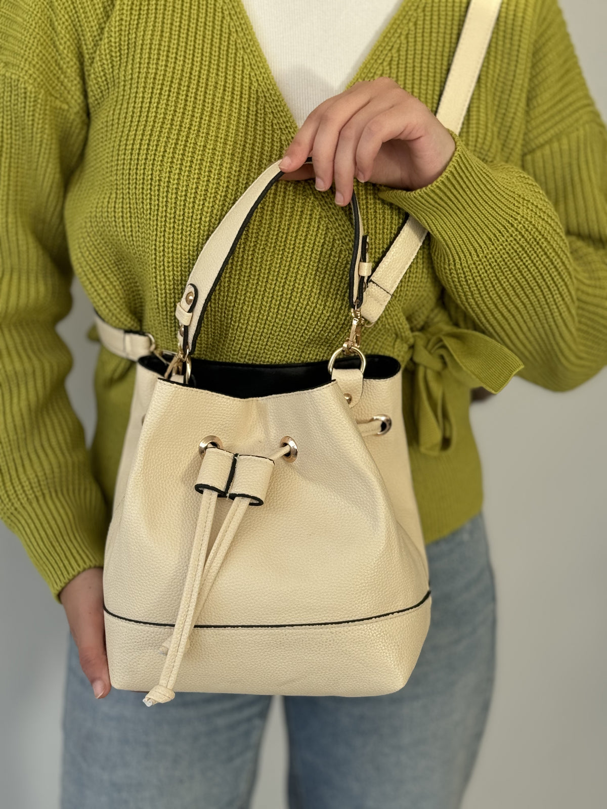 Drawstring Bucket Bag-Creme